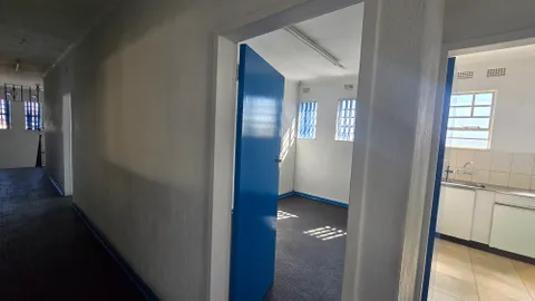 27 Buwbes Rd, Sebenza has a 650m² Warehouse Available To Let (13)